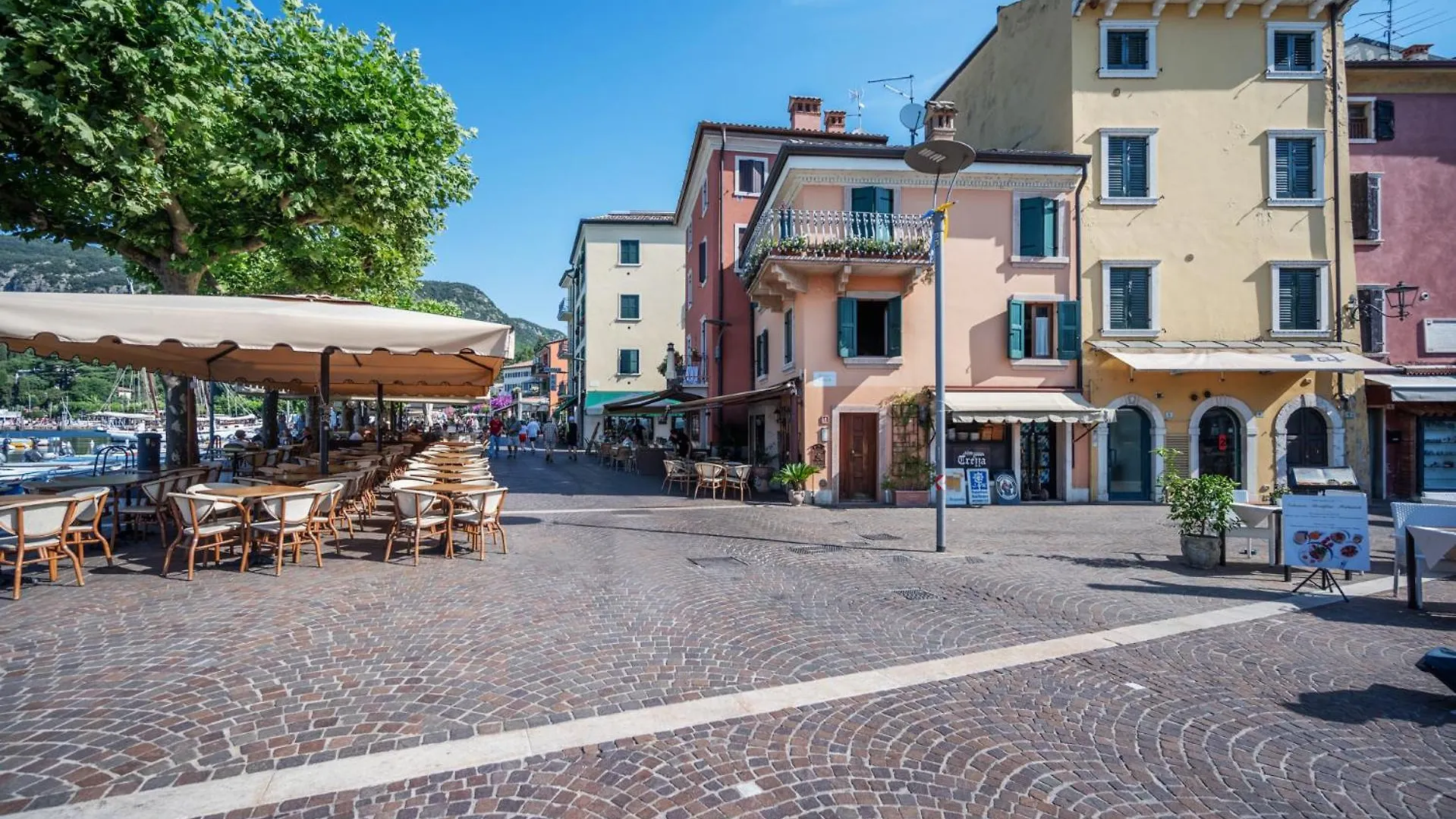 Apartmentsgarda - Baia Del Garda 5 Italia